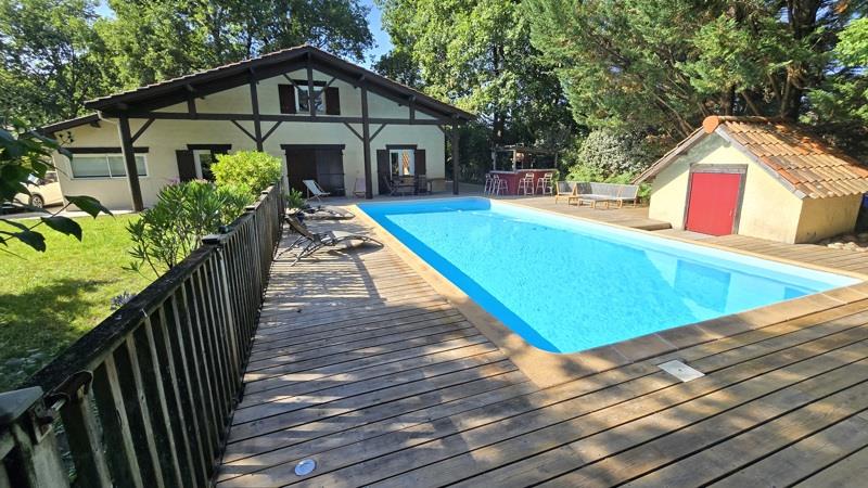 Vente Maison ST JEAN D ILLAC - 6 pièces -159 m² - (33127)