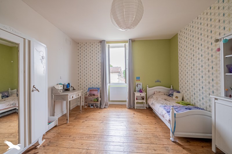 Vente Maison PORTETS - 5 pièces -182 m² - (33640)