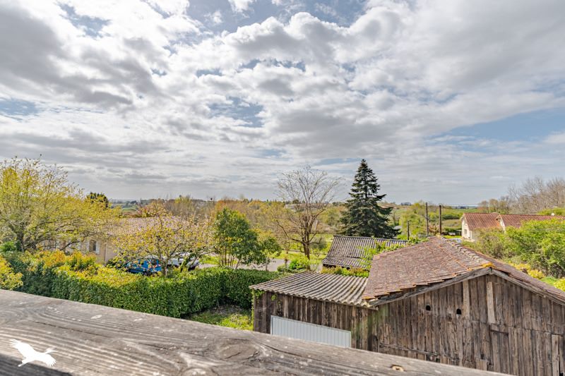 Vente Maison LANGOIRAN - 6 pièces -179 m² - (33550)