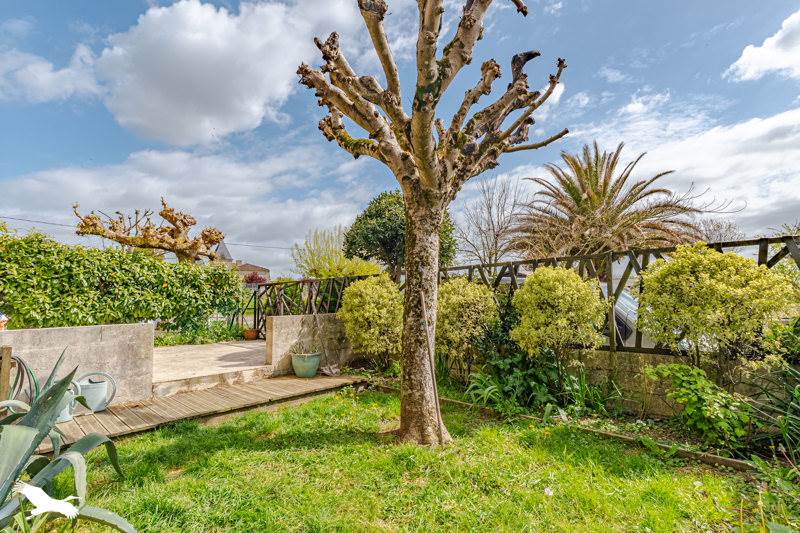 Vente Maison LANGOIRAN - 6 pièces -179 m² - (33550)