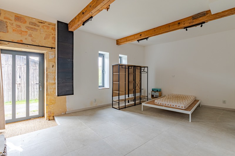 Vente Maison LANGOIRAN - 6 pièces -179 m² - (33550)