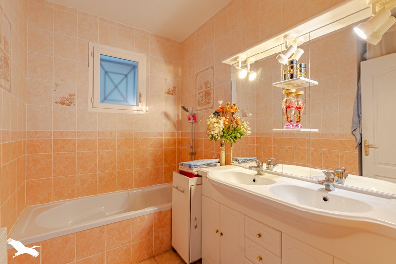 Vente Maison VIRELADE - 6 pièces -135 m² - (33720)