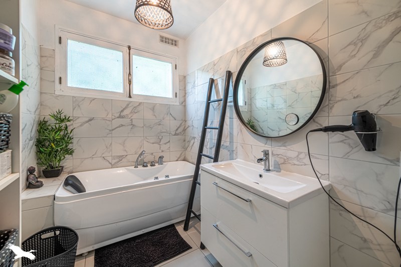 Vente Maison LANGOIRAN - 6 pièces -128 m² - (33550)