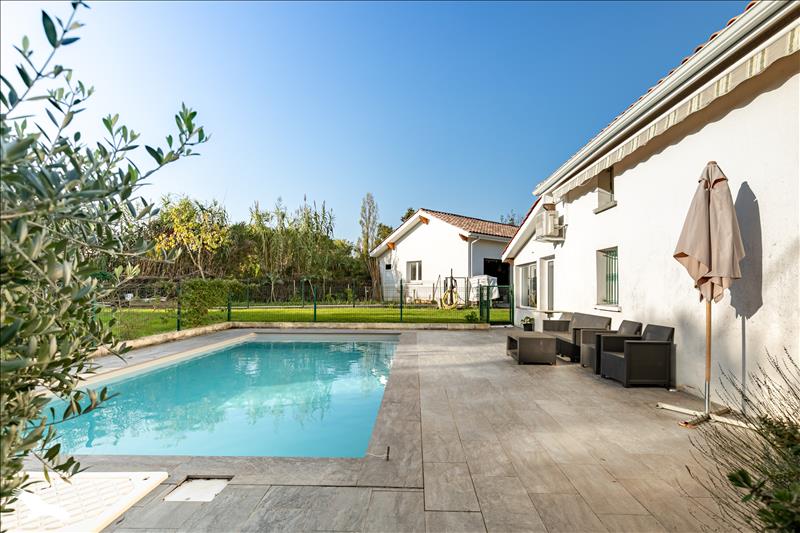 Vente Maison BEYCHAC ET CAILLAU - 7 pièces -177 m² - (33750)