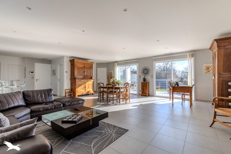 Vente Maison POMPIGNAC - 8 pièces -254 m² - (33370)