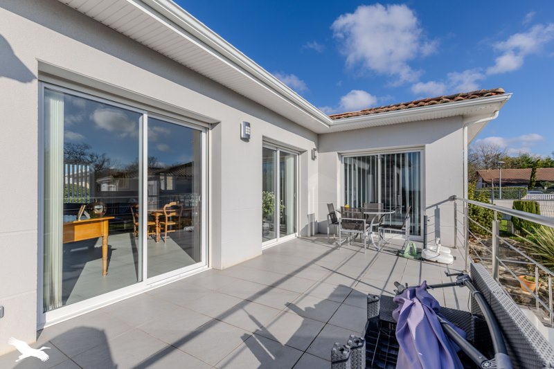 Vente Maison POMPIGNAC - 8 pièces -254 m² - (33370)