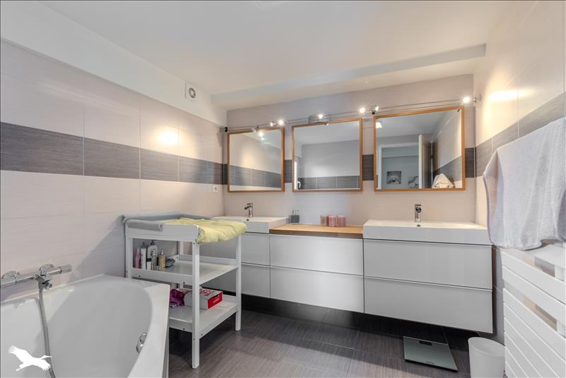 Vente Maison POMPIGNAC - 8 pièces -254 m² - (33370)