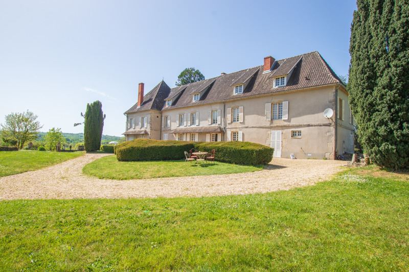 Vente Maison CHAMBORET - 14 pièces -430 m² - (87140)