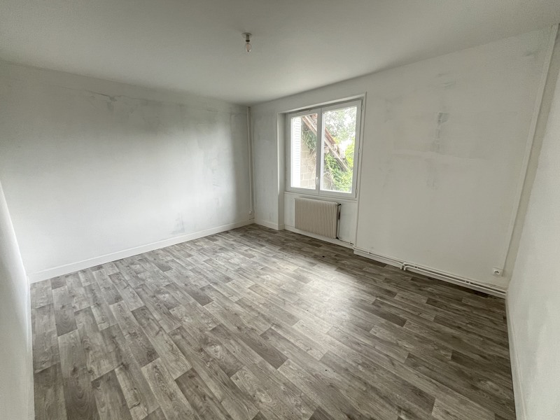 Vente Maison Les Salles-Lavauguyon - 8 pièces -158 m² - (87440)