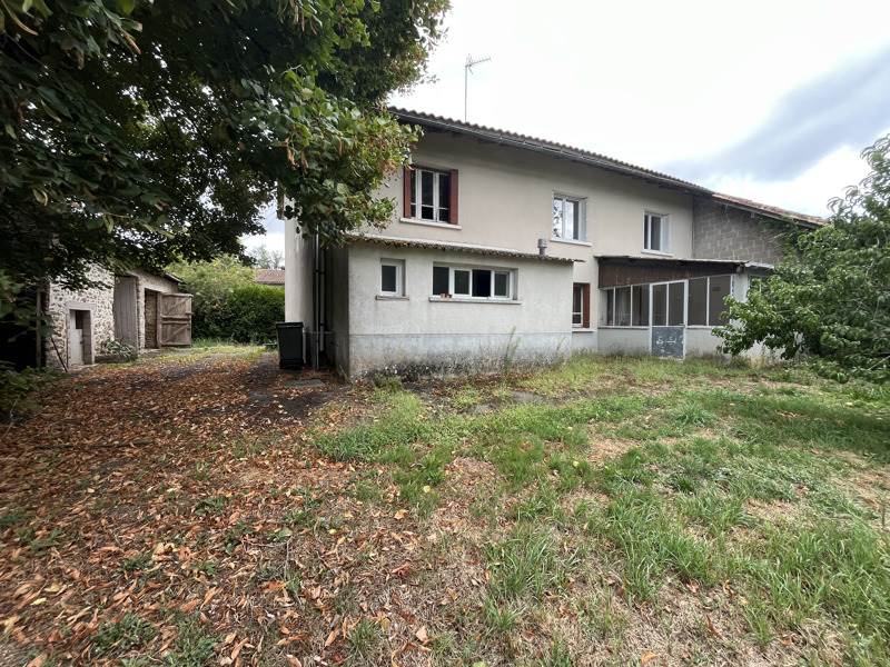 Vente Maison Les Salles-Lavauguyon - 8 pièces -158 m² - (87440)