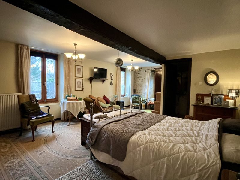 Vente Maison ROCHECHOUART - 7 pièces -225 m² - (87600)