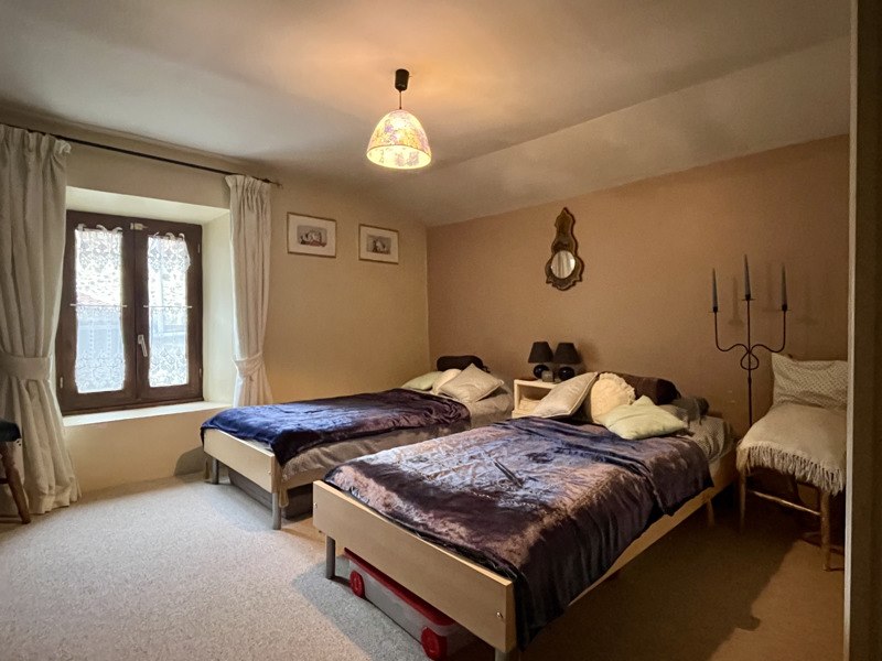 Vente Maison ROCHECHOUART - 7 pièces -225 m² - (87600)