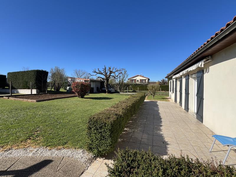 Vente Maison CHASSENON - 5 pièces -102 m² - (16150)