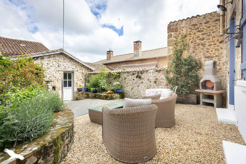 Vente Maison ROCHECHOUART - 6 pièces -184 m² - (87600)