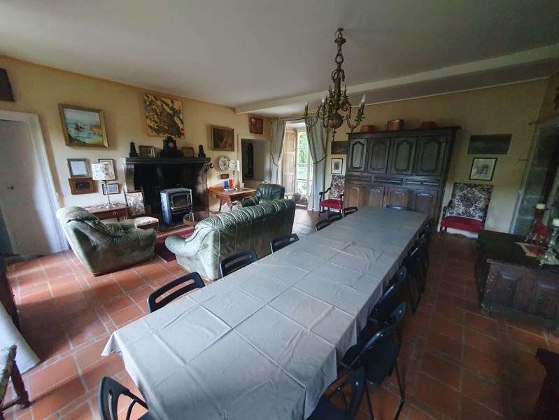Vente Château Bassignac - 12 pièces -346 m² - (15240)
