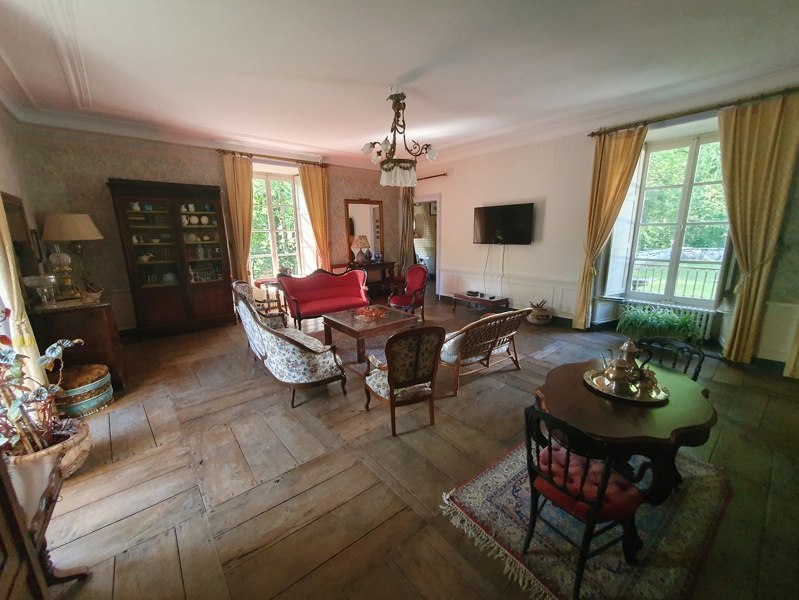 Vente Château Bassignac - 12 pièces -346 m² - (15240)