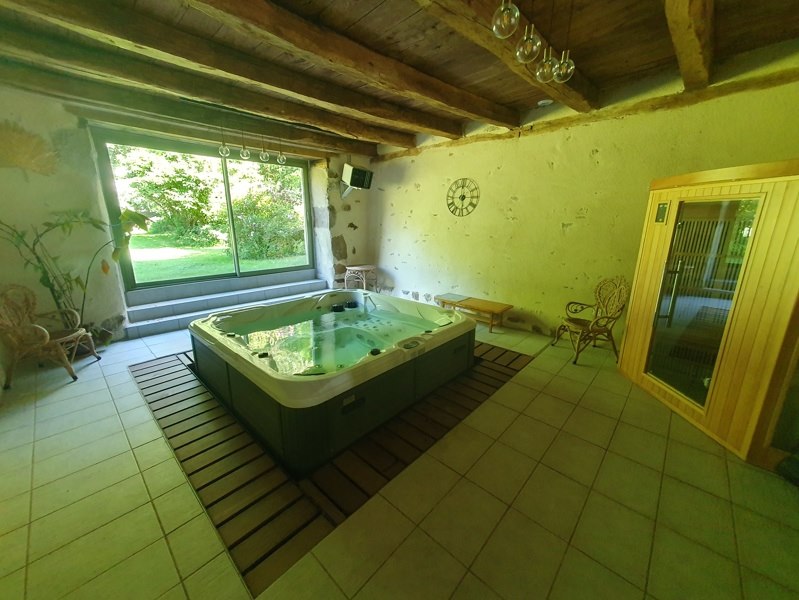 Vente Château Bassignac - 12 pièces -346 m² - (15240)