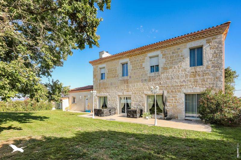 Vente Maison CASTELNAU DE MONTMIRAL - 5 pièces -198 m² - (81140)