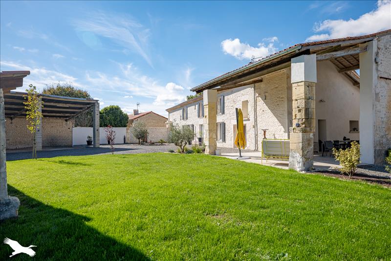 Vente Maison LES TOUCHES DE PERIGNY - 6 pièces -247 m² - (17160)