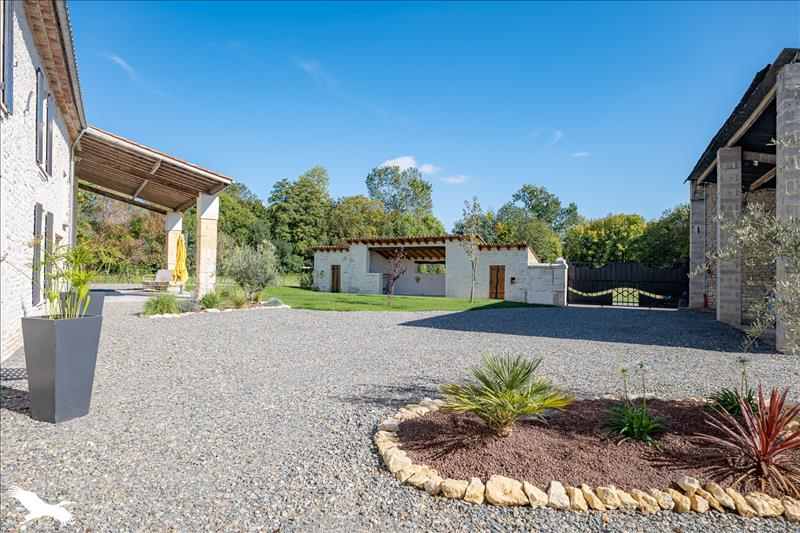 Vente Maison LES TOUCHES DE PERIGNY - 6 pièces -247 m² - (17160)