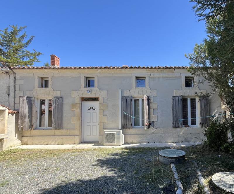 Vente Maison SONNAC - 7 pièces -153 m² - (17160)