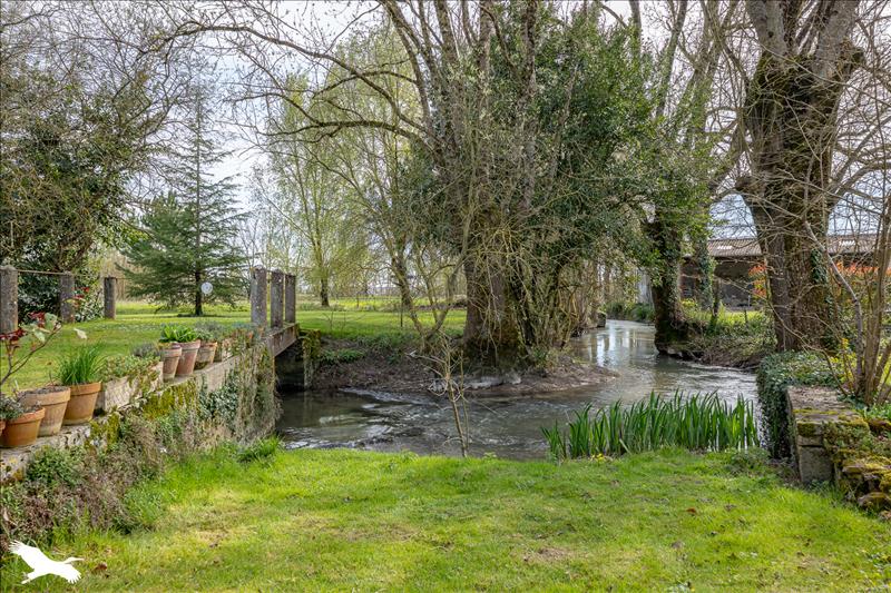 Vente Maison AUJAC - 8 pièces -129 m² - (17770)