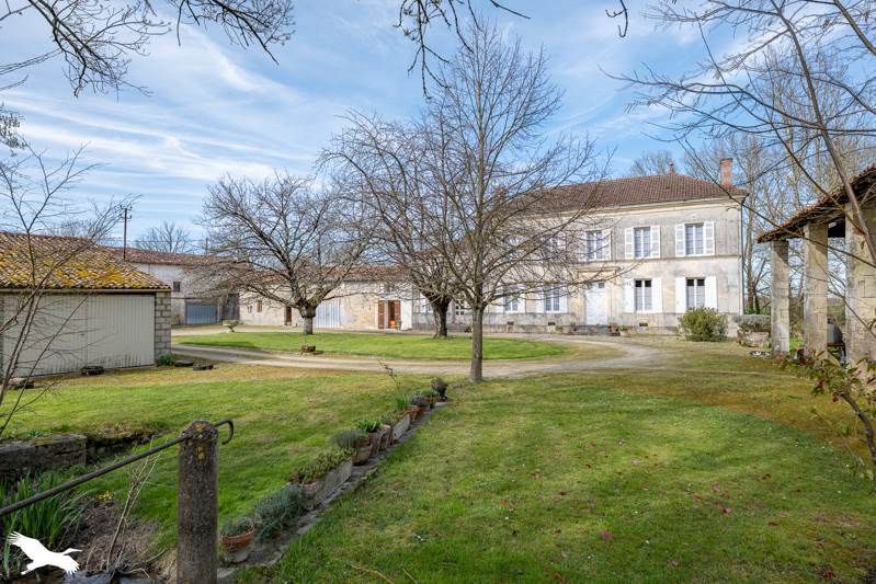 Vente Maison AUJAC - 8 pièces -129 m² - (17770)
