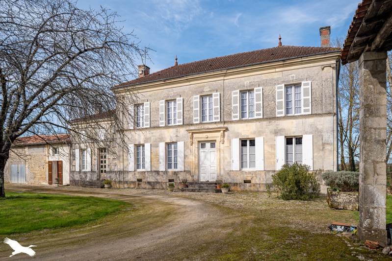 Vente Maison AUJAC - 8 pièces -129 m² - (17770)
