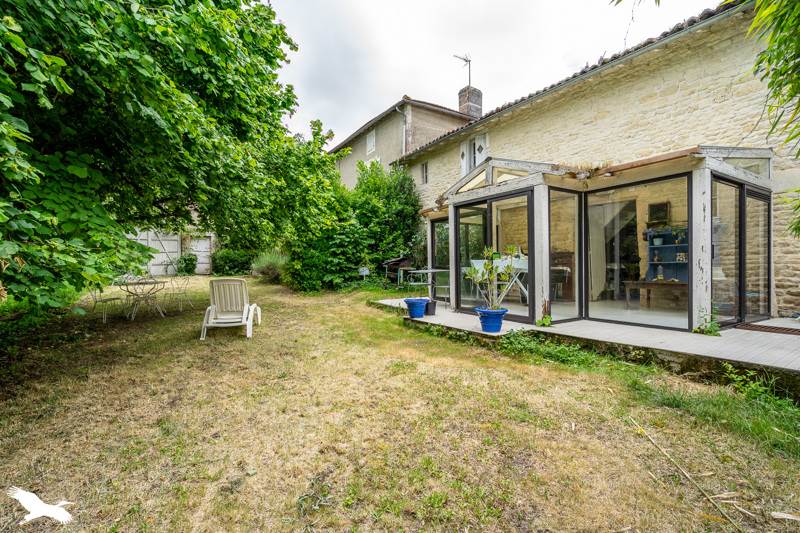 Vente Maison FONTAINE CHALENDRAY - 10 pièces -320 m² - (17510)