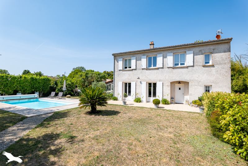 Vente Maison BEAUVAIS SUR MATHA - 7 pièces -220 m² - (17490)