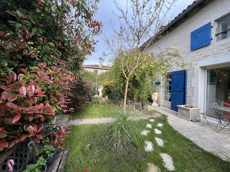 Vente Maison MATHA - 6 pièces -195 m² - (17160)
