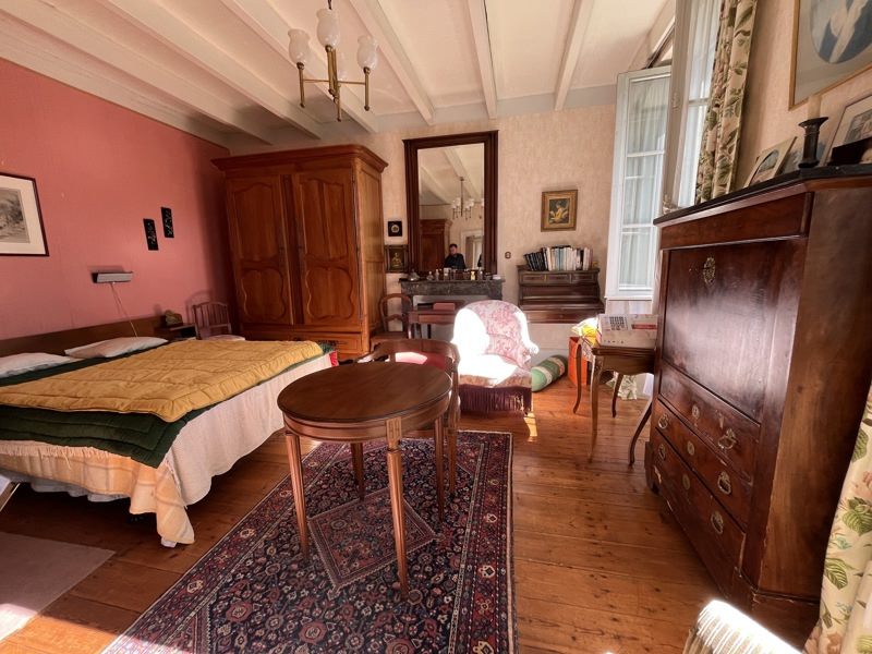 Vente Maison SIECQ - 10 pièces -248 m² - (17490)