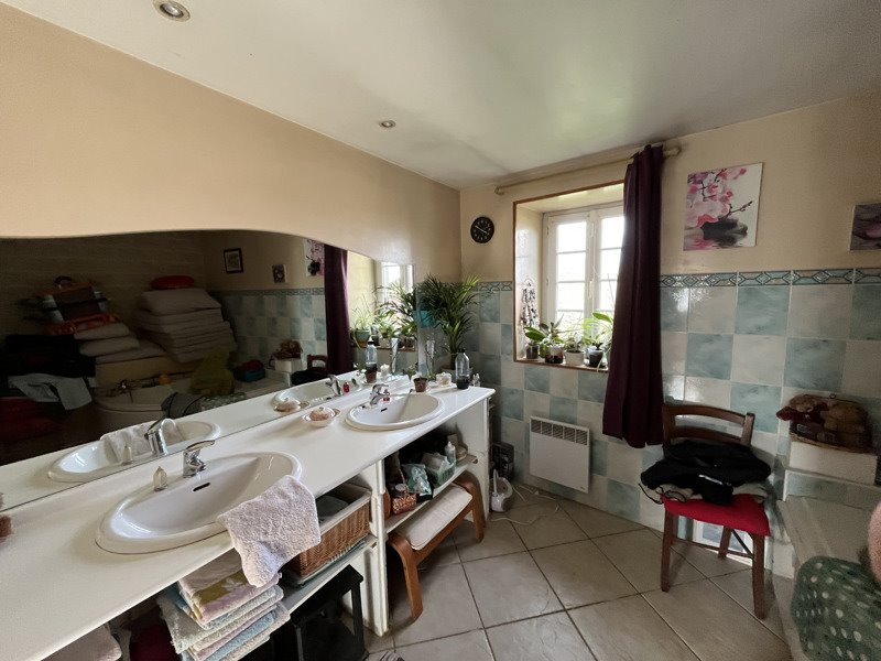 Vente Maison BURIE - 4 pièces -106 m² - (17770)