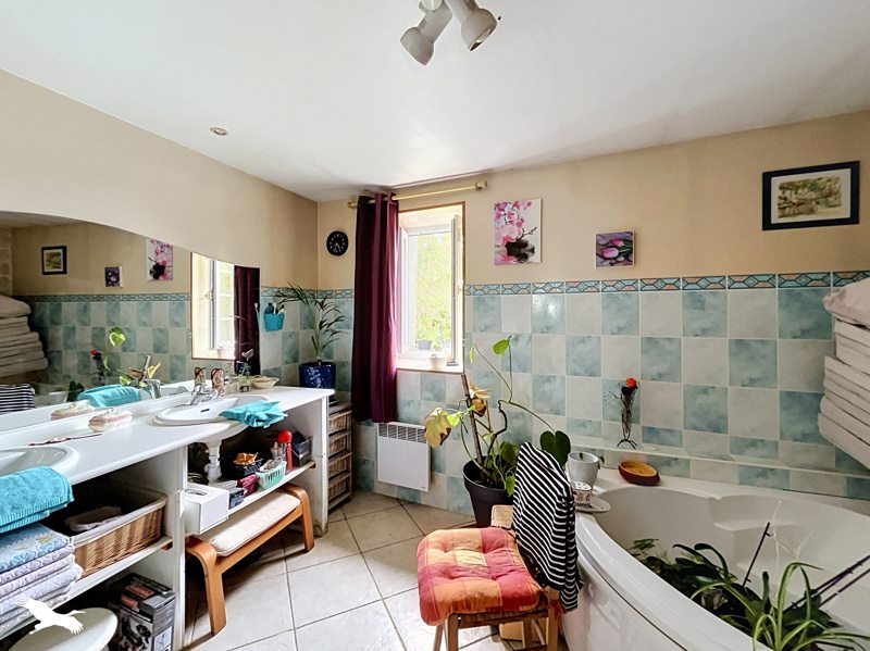 Vente Maison Burie - 4 pièces -106 m² - (17770)