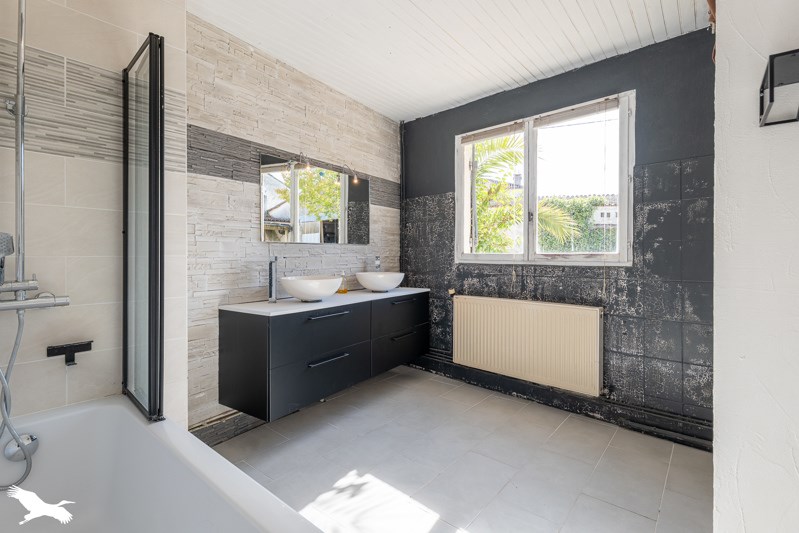 Vente Maison GIBOURNE - 7 pièces -145 m² - (17160)