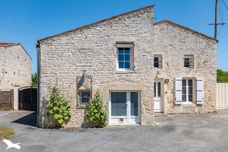 Vente Maison VARAIZE - 6 pièces -171 m² - (17400)