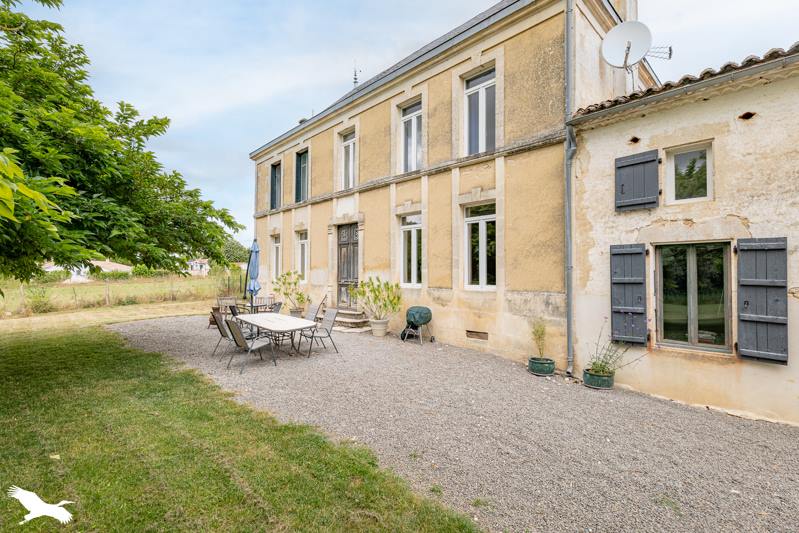 Vente Maison ST PIERRE DE JUILLERS - 8 pièces -230 m² - (17400)