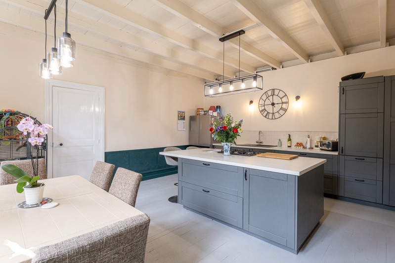 Vente Maison ST PIERRE DE JUILLERS - 8 pièces -230 m² - (17400)