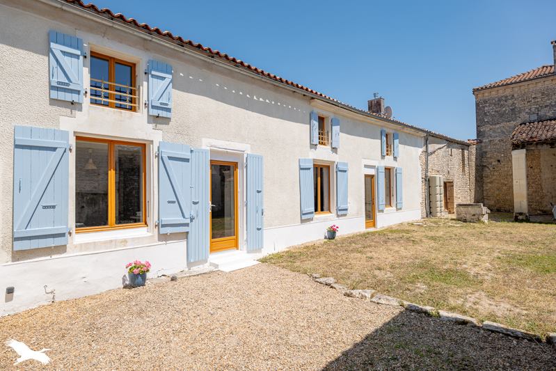 Vente Maison LOUZIGNAC - 8 pièces -204 m² - (17160)