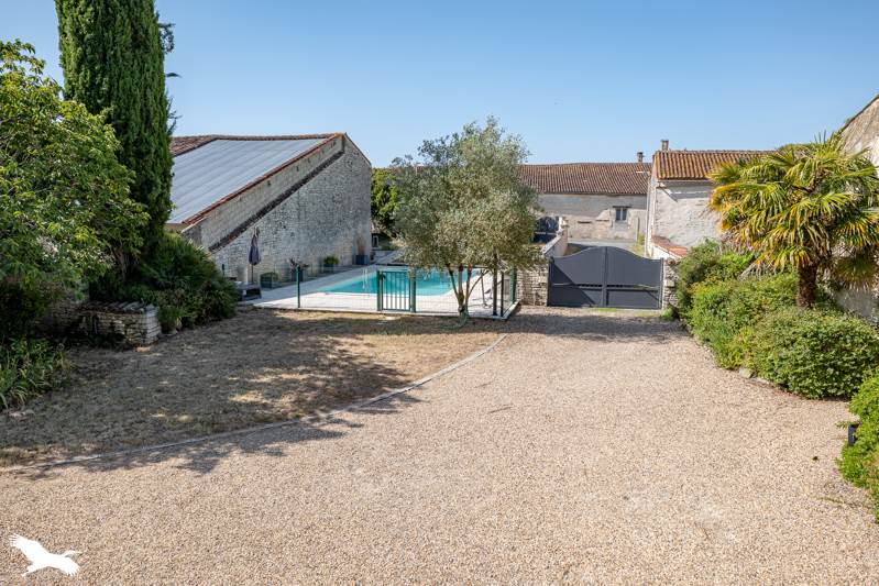 Vente Maison LOUZIGNAC - 6 pièces -233 m² - (17160)
