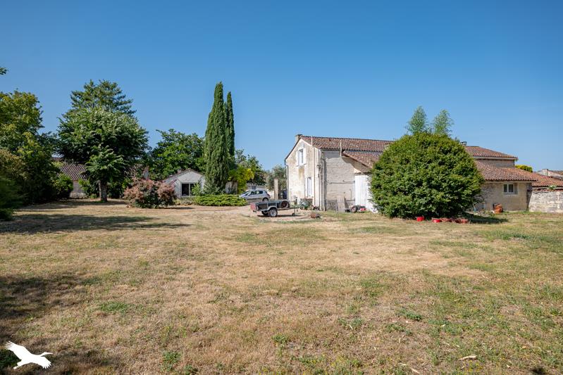 Vente Maison LOUZIGNAC - 6 pièces -233 m² - (17160)