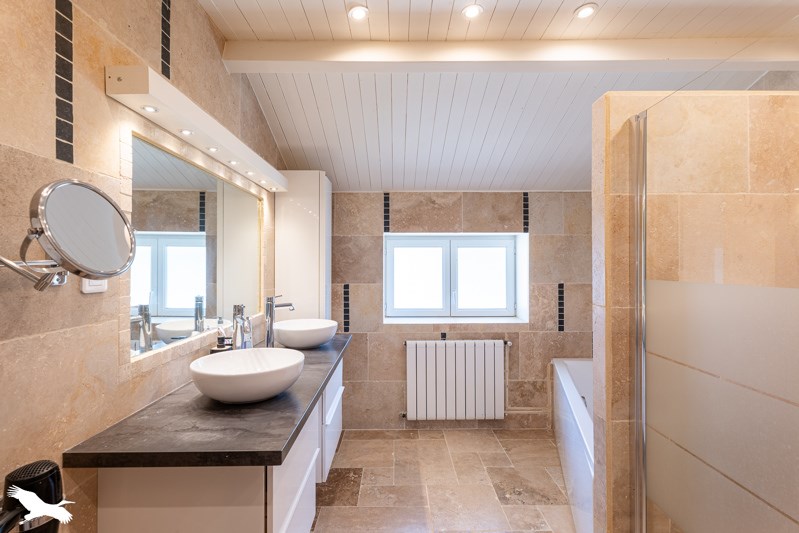 Vente Maison LOUZIGNAC - 6 pièces -233 m² - (17160)