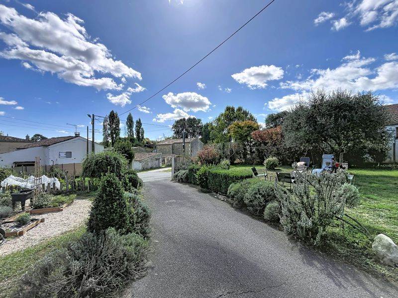 Vente Maison Brizambourg - 5 pièces -152 m² - (17770)