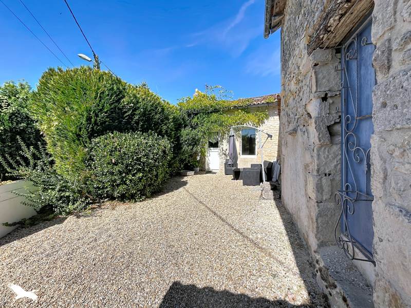 Vente Maison Saint-Pierre-de-Juillers - 2 pièces -41 m² - (17400)
