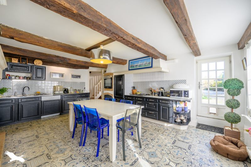 Vente Maison PUILBOREAU - 6 pièces -210 m² - (17138)