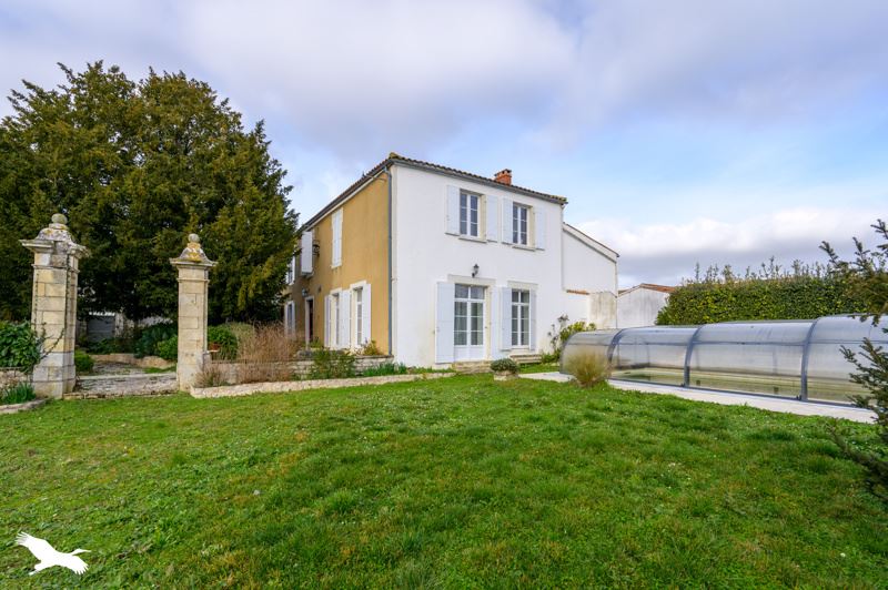 Vente Maison PUILBOREAU - 8 pièces -263 m² - (17138)