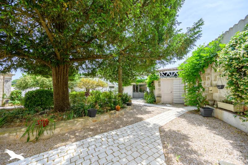 Vente Maison PUILBOREAU - 8 pièces -263 m² - (17138)