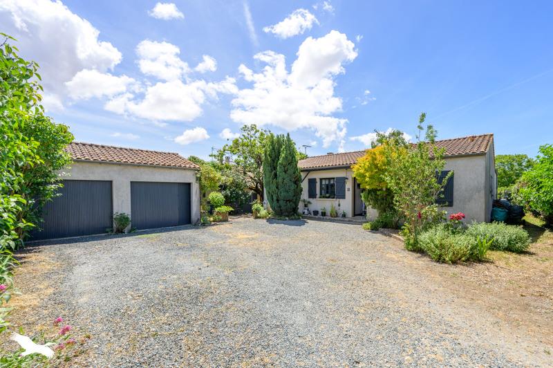 Vente Maison STE SOULLE - 6 pièces -109 m² - (17220)