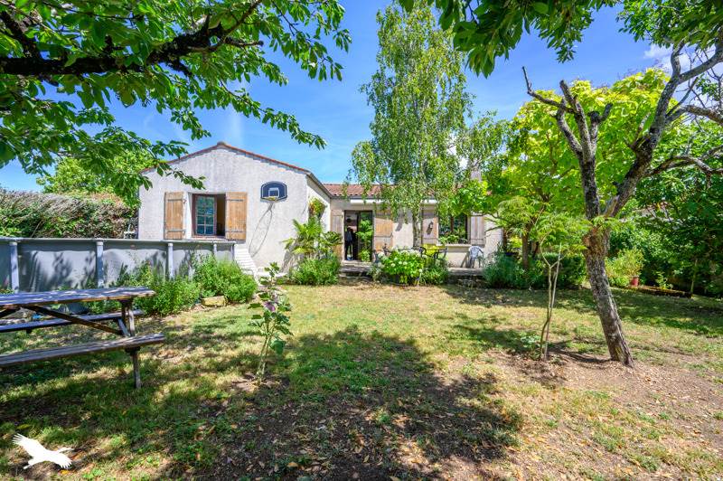 Vente Maison STE SOULLE - 6 pièces -109 m² - (17220)