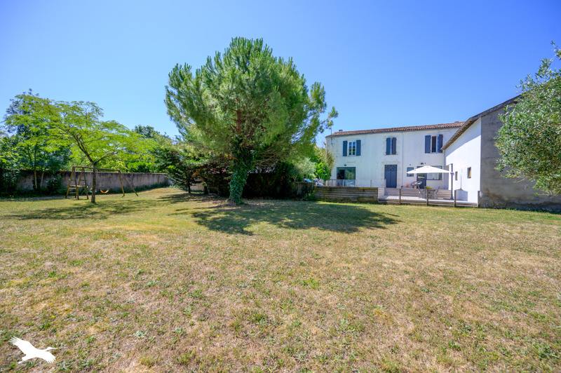 Vente Maison STE SOULLE - 7 pièces -260 m² - (17220)